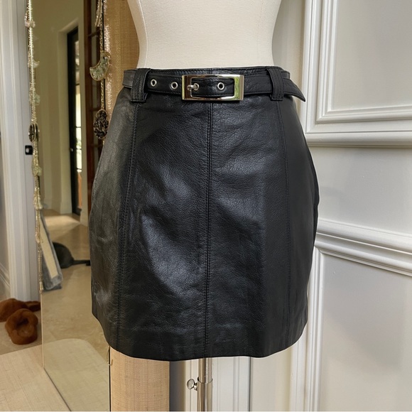 🌟SOLD🌟 Wilsons Leather Mini Skirt - Picture 2 of 4